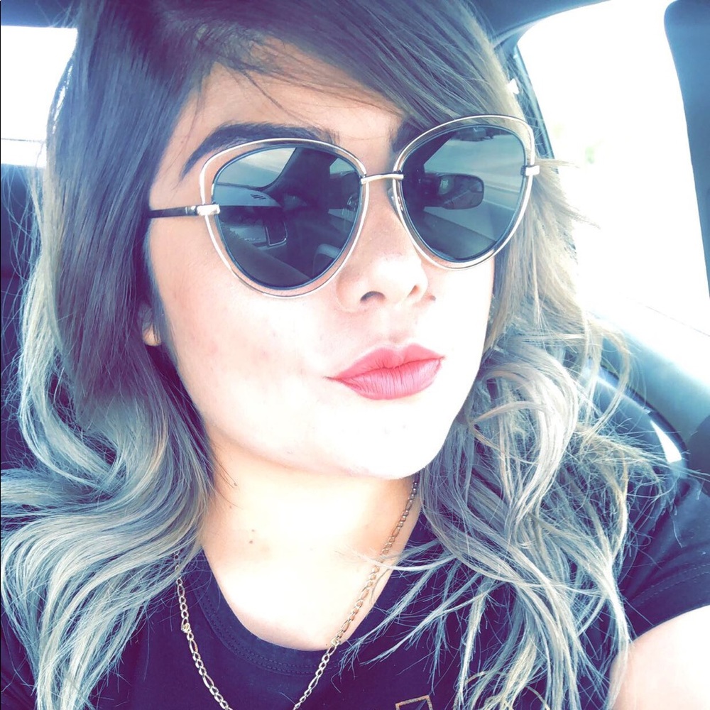 Meet your Posher, Yadira